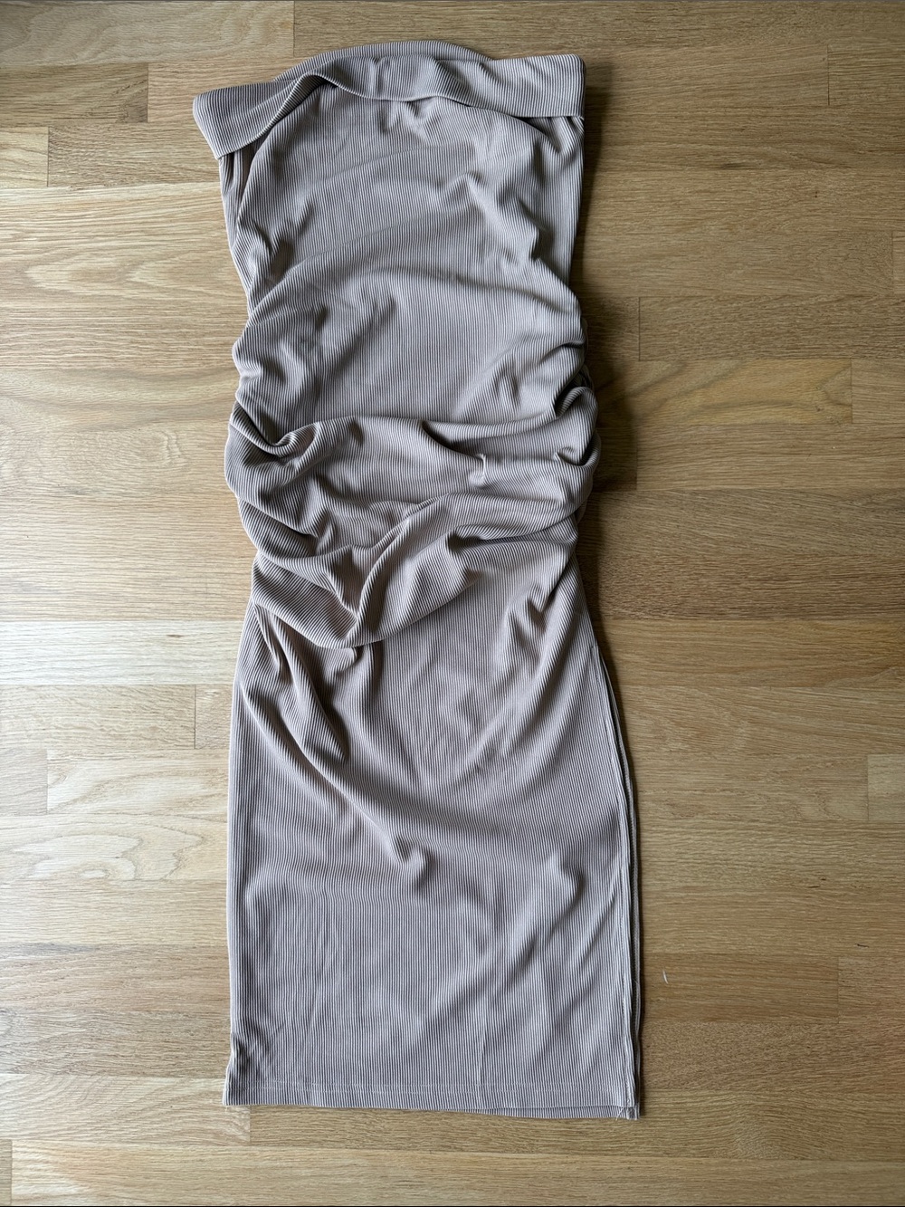 strapless, ruched sides body con midi dress
